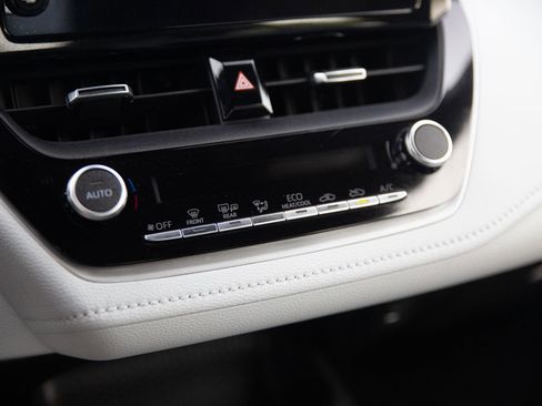 Used 2025 Toyota Corolla SE image 14