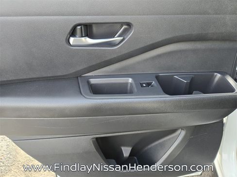 Used 2022 Nissan Pathfinder SV image 23