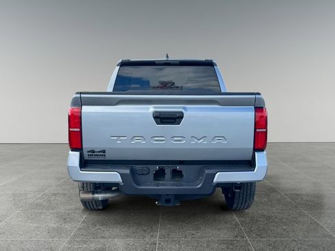 Certified 2025 Toyota Tacoma SR5 AWD/4WD image 5