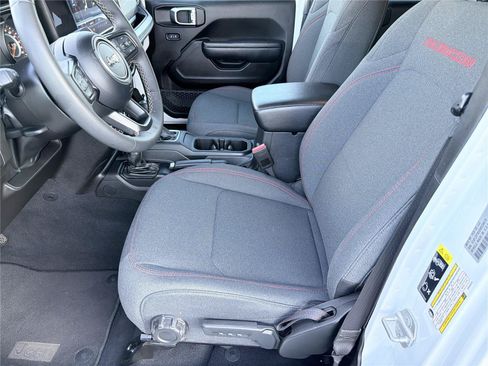 Used 2025 Jeep Wrangler Unlimited Rubicon AWD/4WD image 8