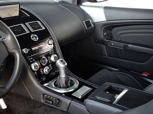 Used 2009 Aston Martin DBS Coupe RWD image 23