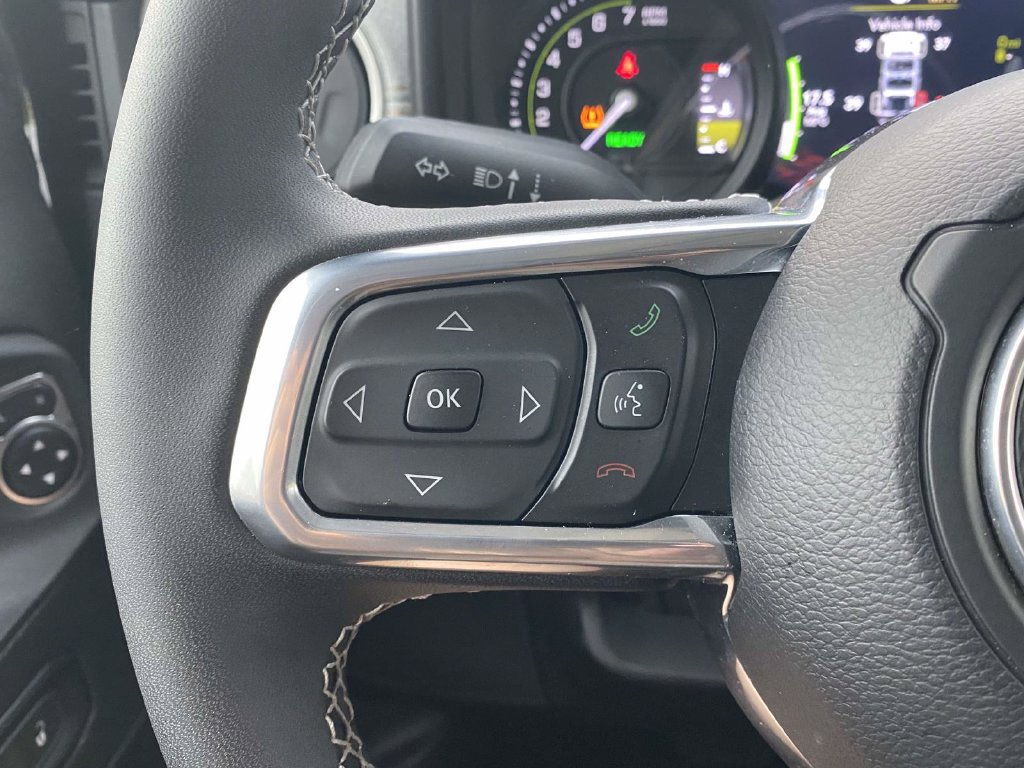Used 2025 Jeep Wrangler Unlimited Sahara w/ Safety Group AWD/4WD image 18