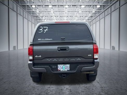 Used 2022 Toyota Tacoma SR5 AWD/4WD image 10