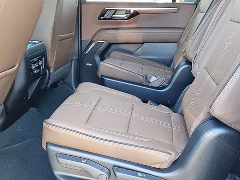New 2026 Chevrolet Suburban High Country RWD image 21