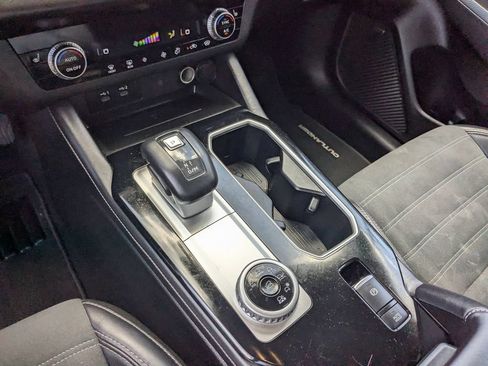 Used 2025 Mitsubishi Outlander SE AWD/4WD image 21