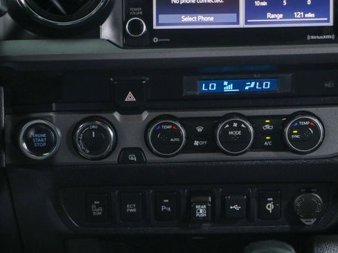Used 2022 Toyota Tacoma TRD Sport w/ Technology Package AWD/4WD image 21