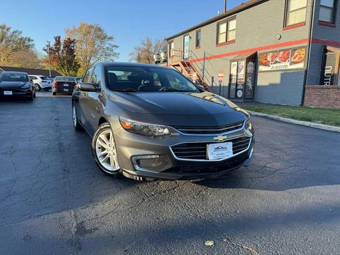 Used 2017 Chevrolet Malibu Hybrid image 2