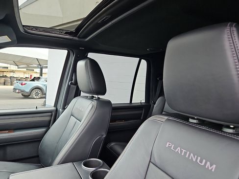 Used 2015 Ford Expedition Platinum image 9