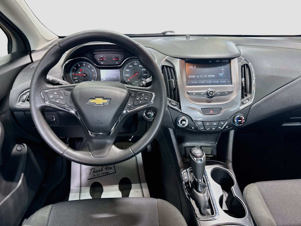 Used 2018 Chevrolet Cruze LT w/ Convenience Package FWD image 21