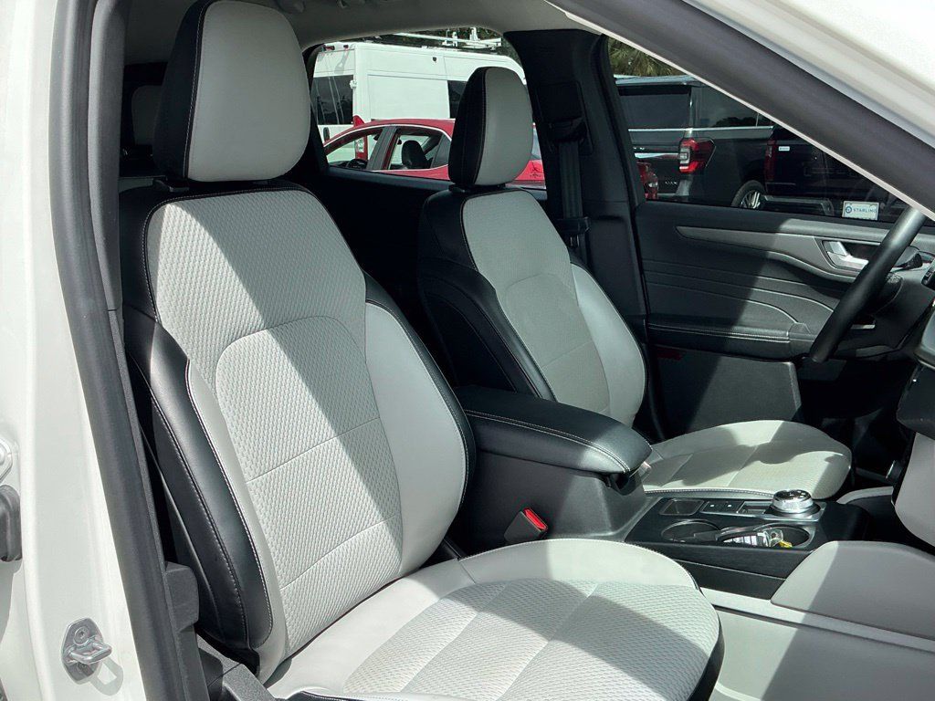 Certified 2023 Ford Escape SE FWD image 17