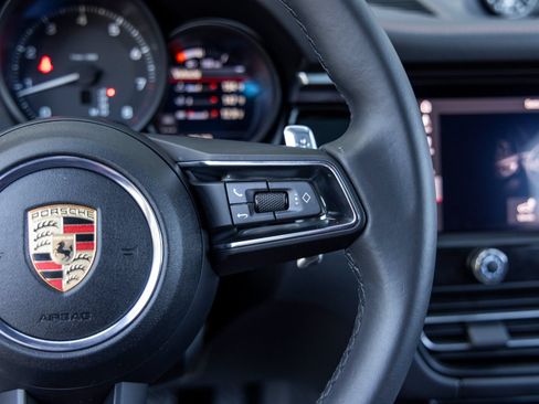 Certified 2025 Porsche Macan AWD/4WD image 38