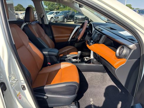 Used 2018 Toyota RAV4 Limited FWD image 23