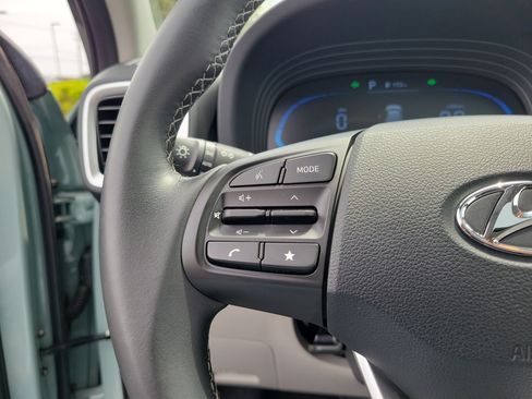 Used 2025 Hyundai Venue SEL FWD image 22