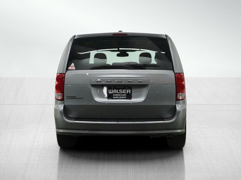 Used 2019 Dodge Grand Caravan SE w/ UConnect Hands-Free Group image 4