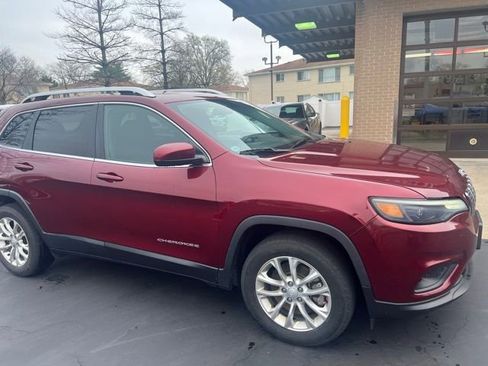 Used 2019 Jeep Cherokee Latitude w/ Cold Weather Group image 3