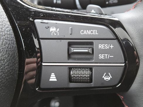 Used 2025 Honda Pilot Black Edition image 10