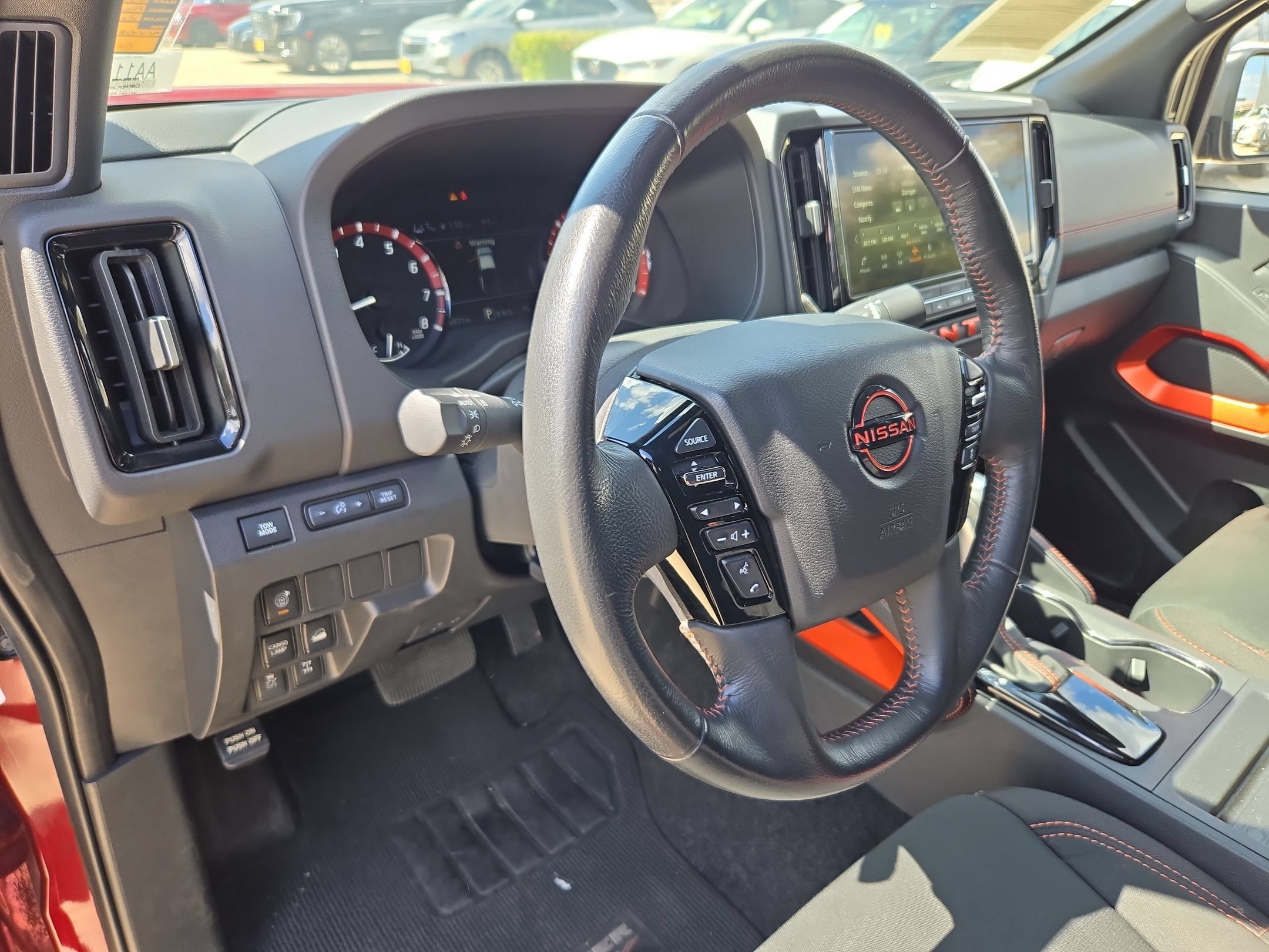 Used 2025 Nissan Frontier PRO-4X w/ Tow Package AWD/4WD image 10