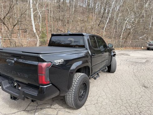 Used 2025 Toyota Tacoma TRD Sport image 5