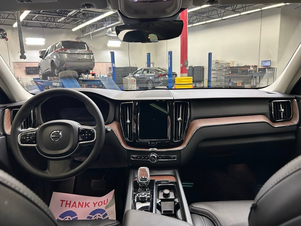 Used 2024 Volvo XC60 B5 Ultimate AWD/4WD image 17