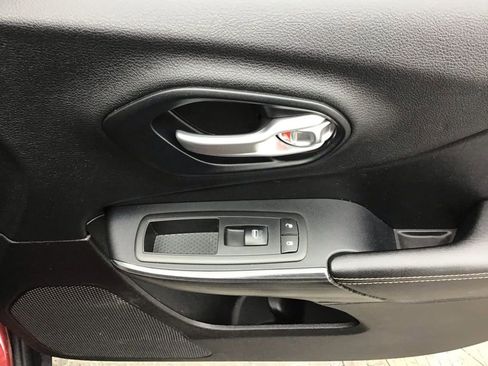 Used 2016 Jeep Cherokee Limited image 13