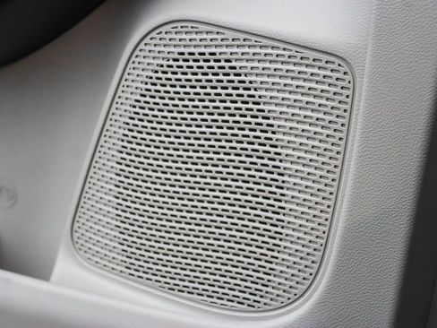 Used 2024 Chrysler Pacifica Select image 48