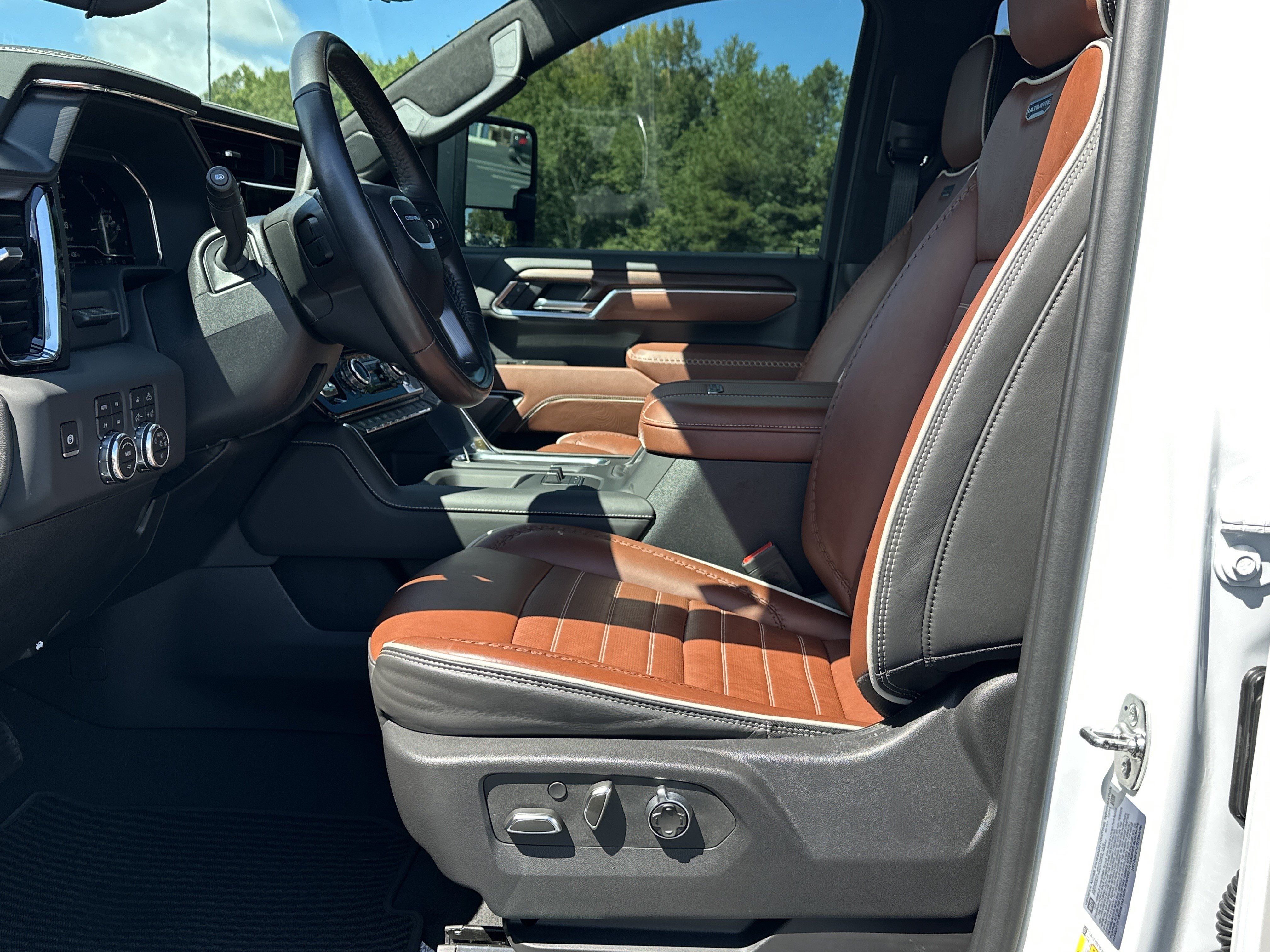 Used 2025 GMC Sierra 2500 Denali Ultimate AWD/4WD image 9