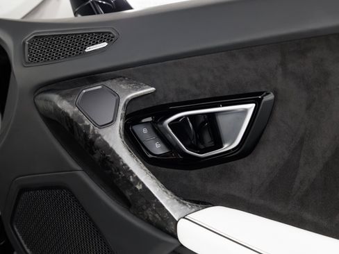 Used 2021 Lamborghini Huracan EVO RWD image 46