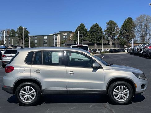 Used 2014 Volkswagen Tiguan S image 8