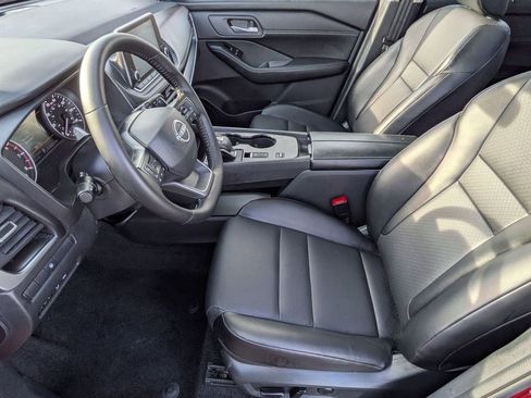 Used 2025 Nissan Rogue SV w/ SV Premium Package FWD image 11