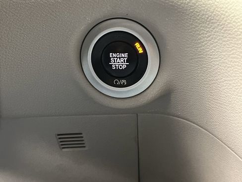 Used 2023 Chrysler Pacifica Touring-L image 20