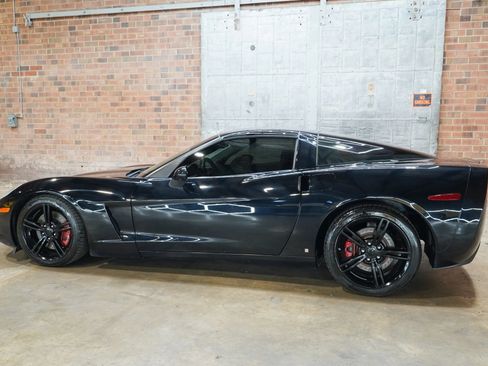 Used 2007 Chevrolet Corvette Coupe w/ Preferred Equipment Group RWD image 10