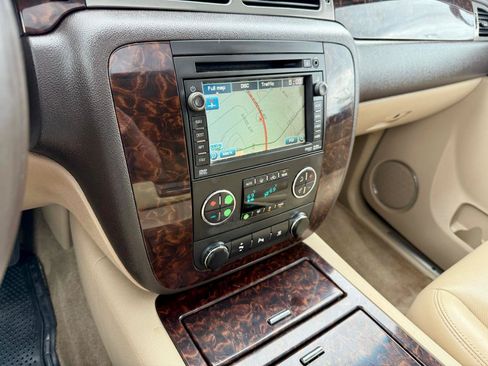 Used 2010 GMC Yukon XL Denali AWD/4WD image 23