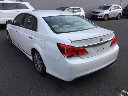 Used 2011 Toyota Avalon Limited image 4