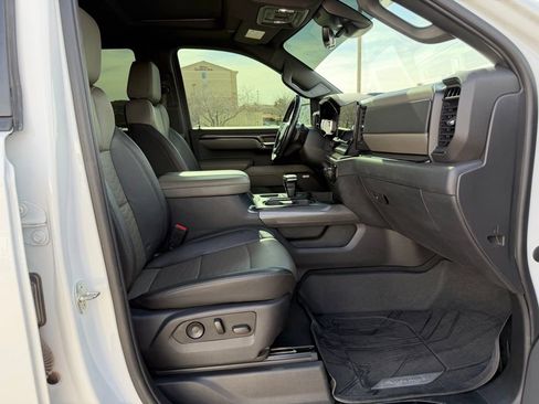 Used 2023 Chevrolet Silverado 1500 ZR2 w/ Technology Package image 27