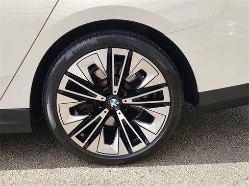 Used 2024 BMW 530i w/ Premium Package image 34