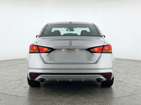 Used 2025 Nissan Altima 2.5 SV FWD image 7