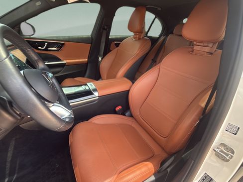 Used 2025 Mercedes-Benz C 300 Sedan image 9