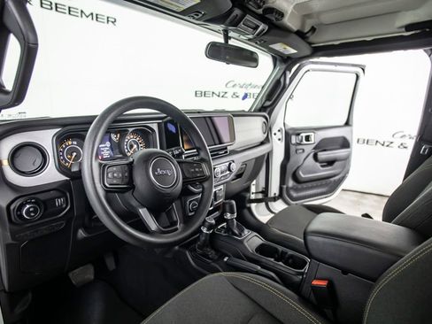 Used 2025 Jeep Gladiator Sport AWD/4WD image 19