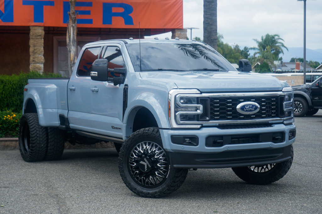 Used 2025 Ford F450 Platinum w/ FX4 Off-Road Package AWD/4WD image 2