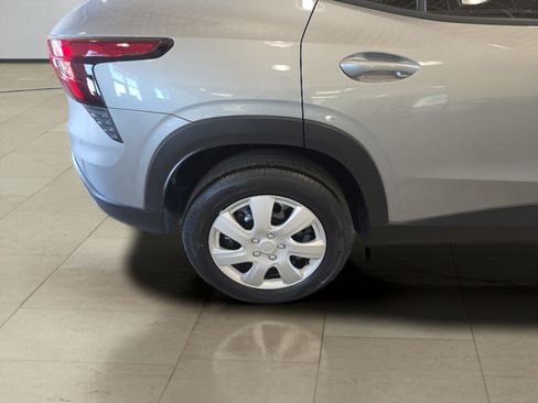 Used 2024 Chevrolet Trax LS FWD image 27