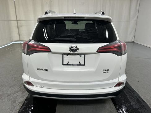 Used 2018 Toyota RAV4 XLE AWD/4WD image 21