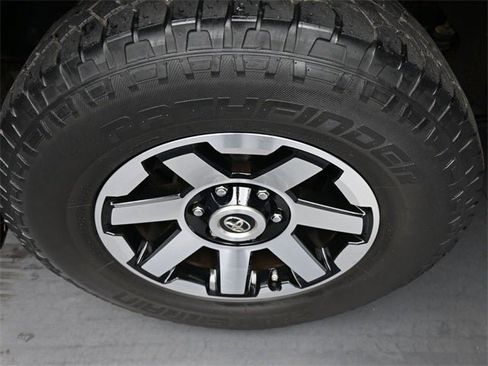 Used 2018 Toyota 4Runner TRD Off-Road image 18