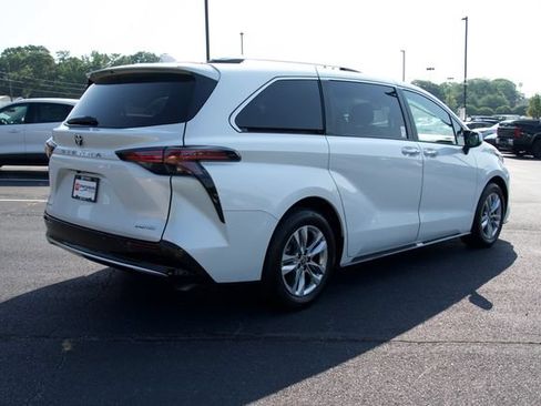 Used 2026 Toyota Sienna Limited AWD/4WD image 9