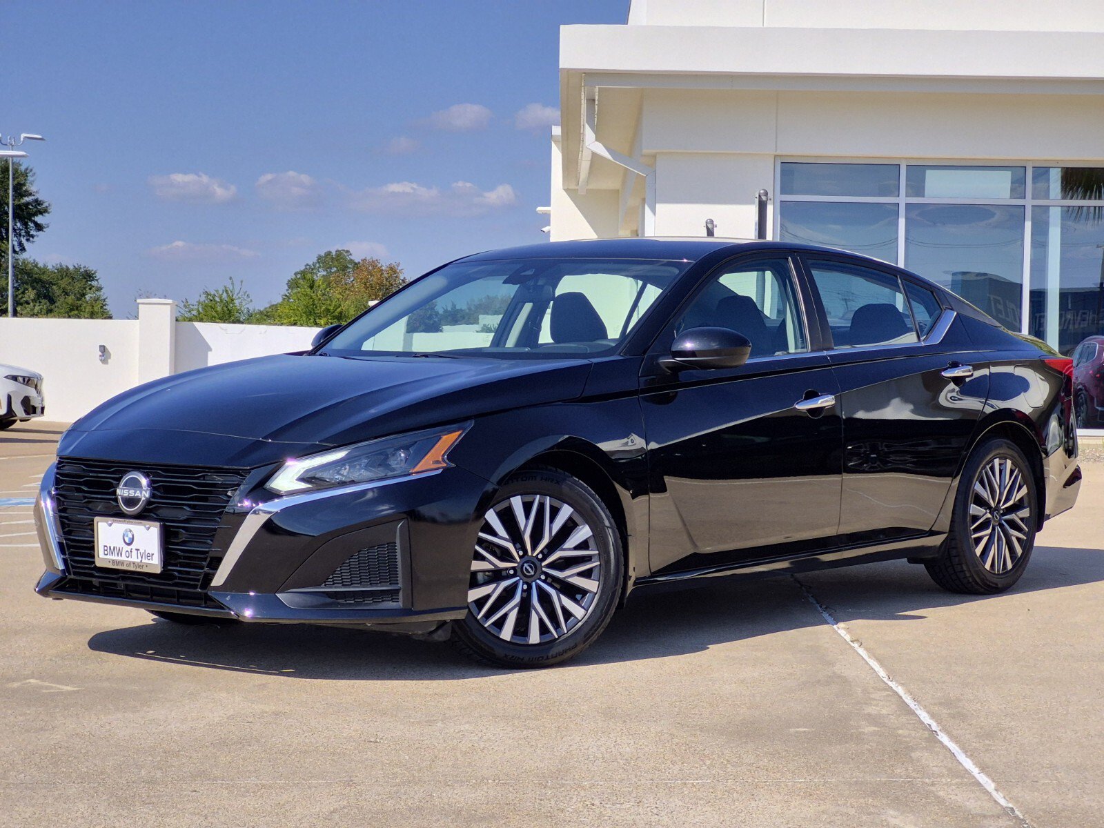 Used 2023 Nissan Altima 2.5 SV FWD image 1