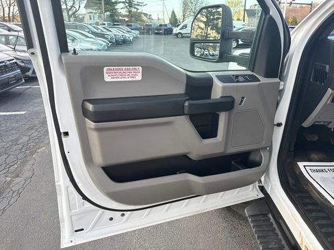 Used 2017 Ford F550 4x4 Regular Cab Super Duty image 15