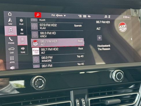 Certified 2023 Porsche Macan image 18