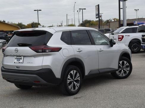 Used 2023 Nissan Rogue SV image 10