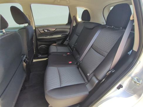 Certified 2020 Nissan Rogue SV w/ Premium Package FWD image 22