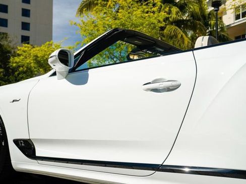 Used 2024 Bentley Continental GT Speed image 20