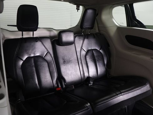 Used 2023 Chrysler Pacifica Touring-L FWD image 34